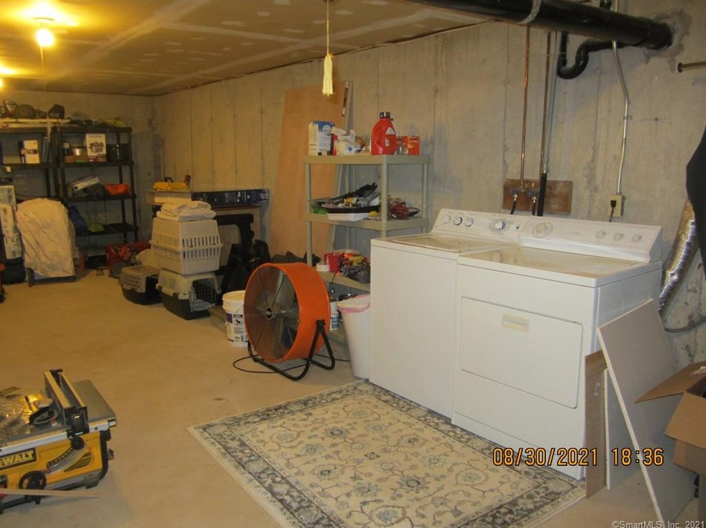 40 Simsbury Lndg, Simsbury CT  06070-1436 exterior