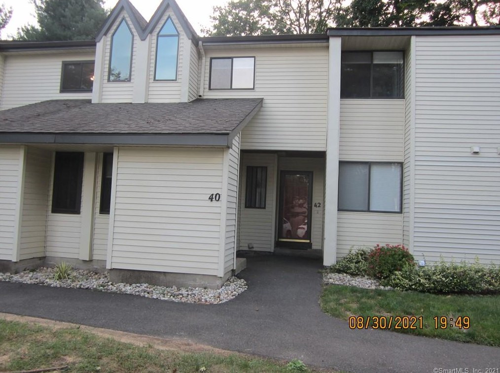 40 Simsbury Lndg, Simsbury, CT 06070-1436