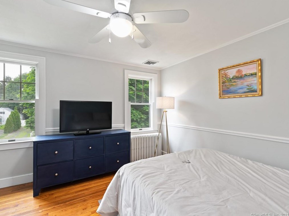92 Grove St, Clinton CT  06413-1907 exterior
