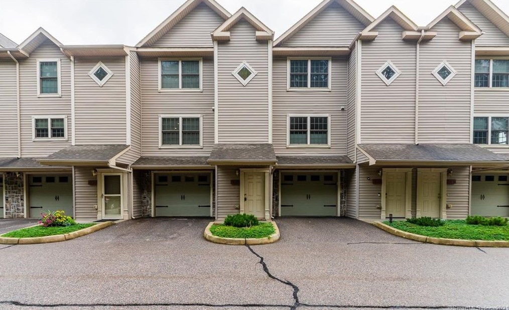 64 Scotch Cap Rd #142, Quaker Hill, CT 06375