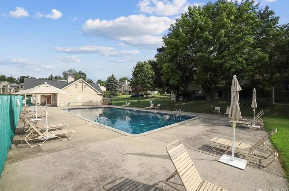 12 Boulevard Dr #24-143, Danbury, CT 06810