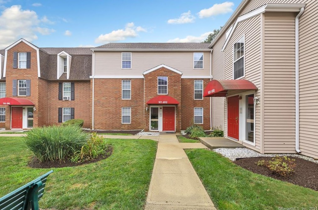 101 Heather Ridge #101, Huntington, CT 06484