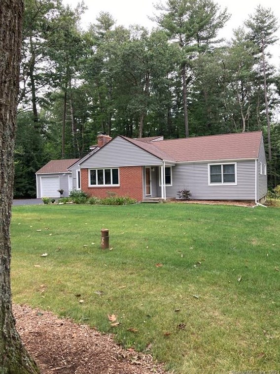 11 Woodcliff Dr, Granby, CT 06035