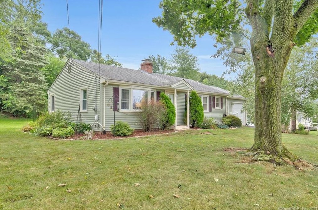 24 Alexander Dr, Cromwell, CT 06416-1255