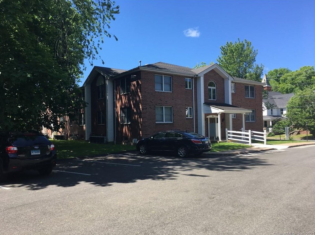 54 Oak St #16, Middletown, CT 06457