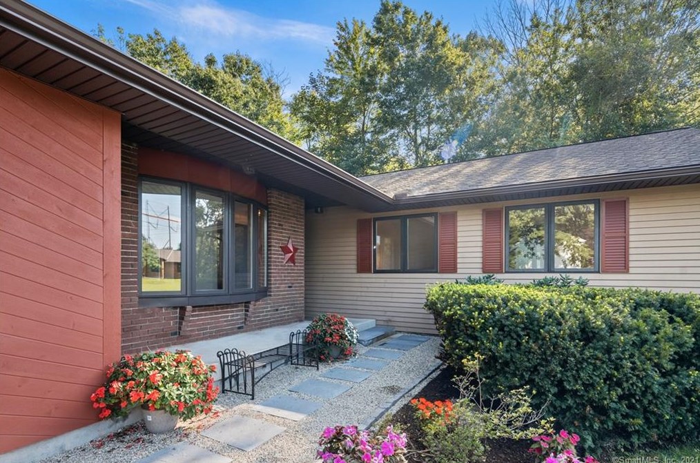 166 Bourbon St, Wapping, CT 06074