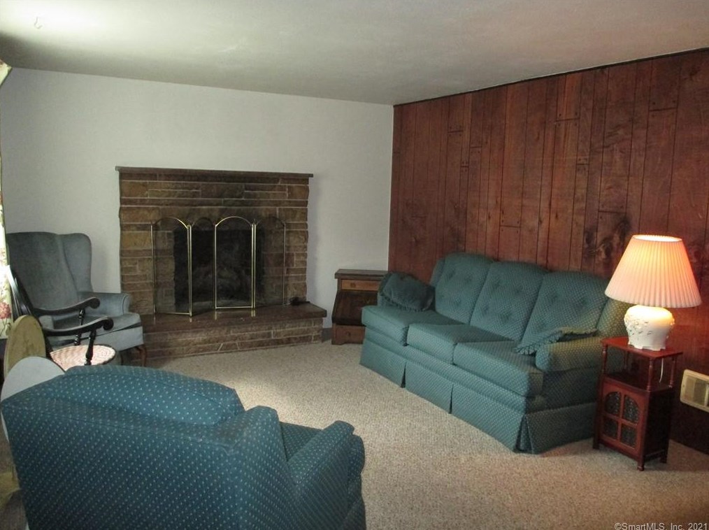 6 Mathew Ln, North Haven, CT 06473