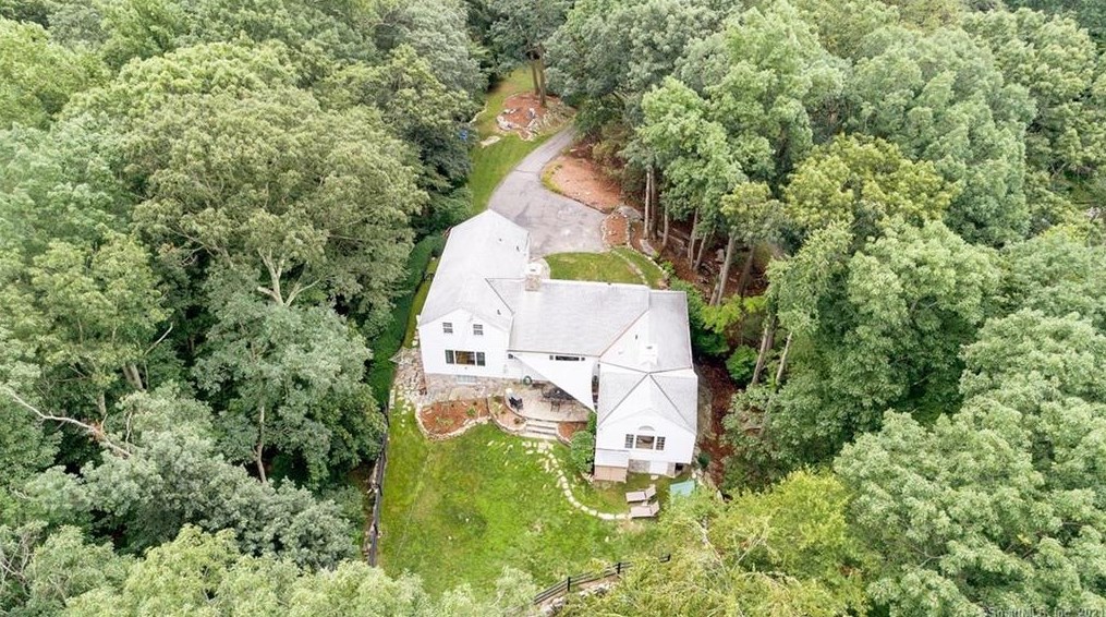 171 Woodchuck Rd, Stamford, CT 06903