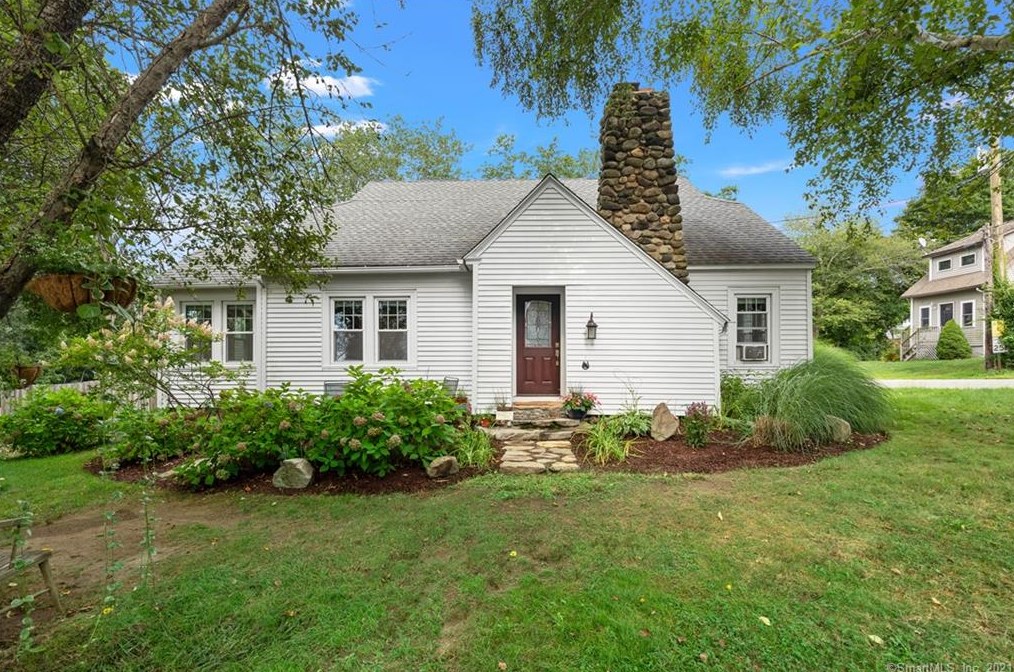 17 Cedar St, Centerbrook, CT 06409