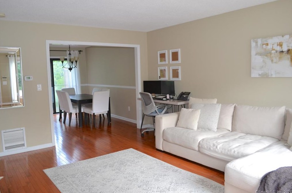 100 Ten Coat Ln #3b, Huntington, CT