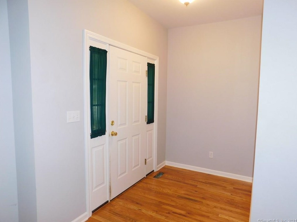 92 Cherry Hill Dr Unit 92, Bridgeport, CT
