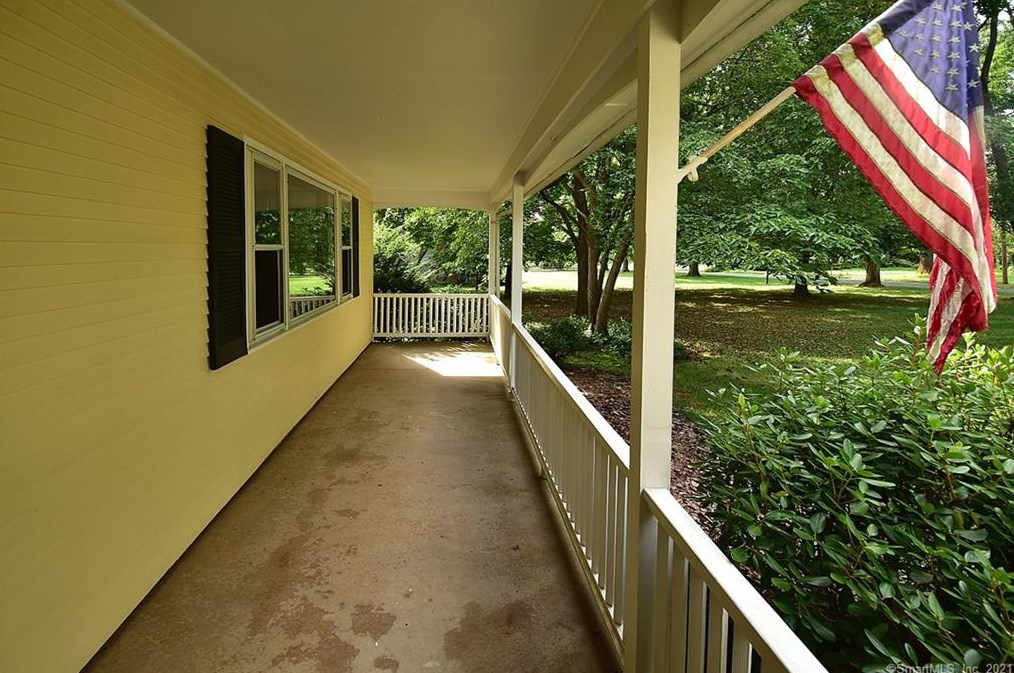 10 Standish Rd, Ellington, CT 06029