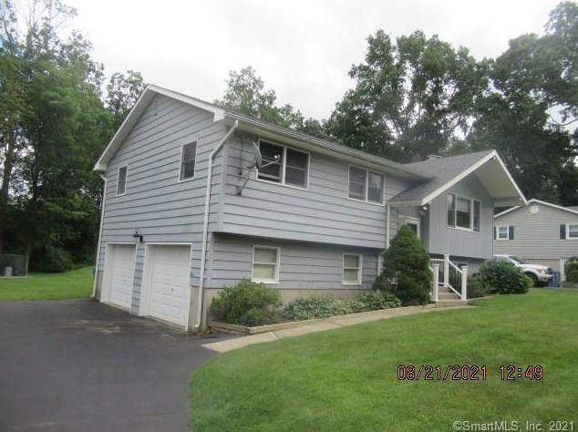 35 Leitao Dr, Chesterfield, CT 06370-1104