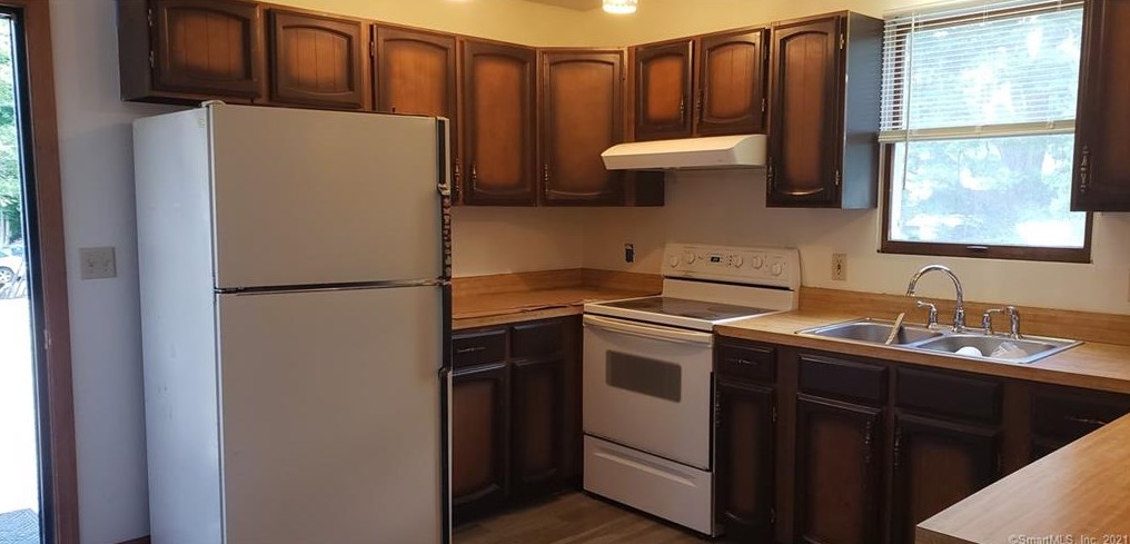 37 Manners Ave #2, Chestnut Hill, CT 06226