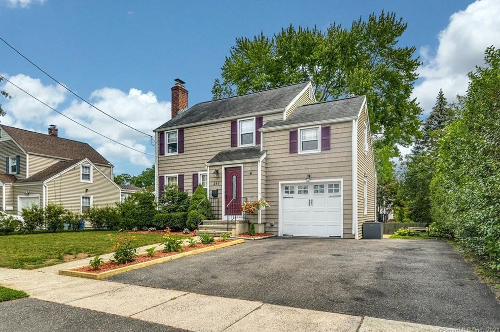 285 Reeds Ln, Stratford, CT 06614 exterior