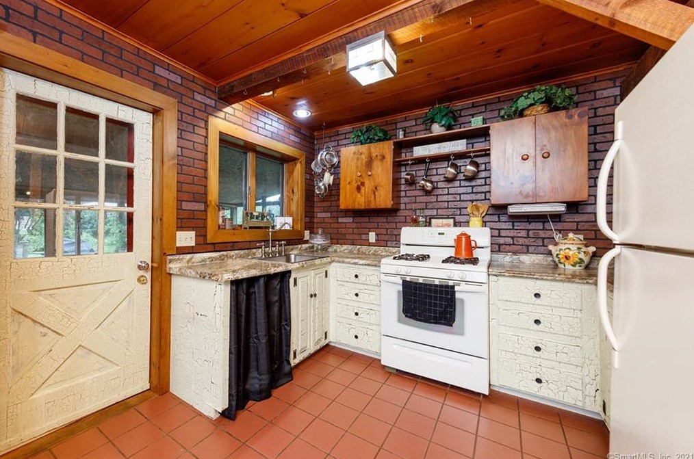 301 Putnam Pike, Killingly, CT 06241