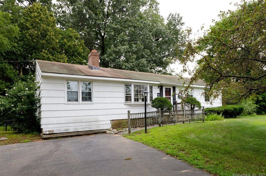 5 Heather Ln, Windsor Locks, CT 06096