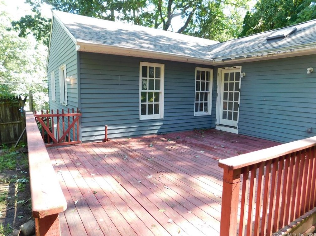 31 Linda Ave, Uncasville, CT 06382