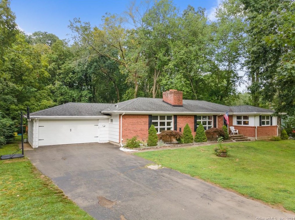 19 Featherbed Ln, Branford, CT 06405-6114