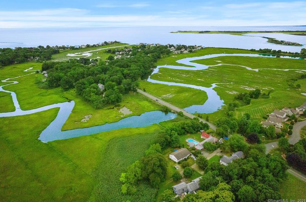 60 Beach Park Rd, Clinton, CT 06413-2708