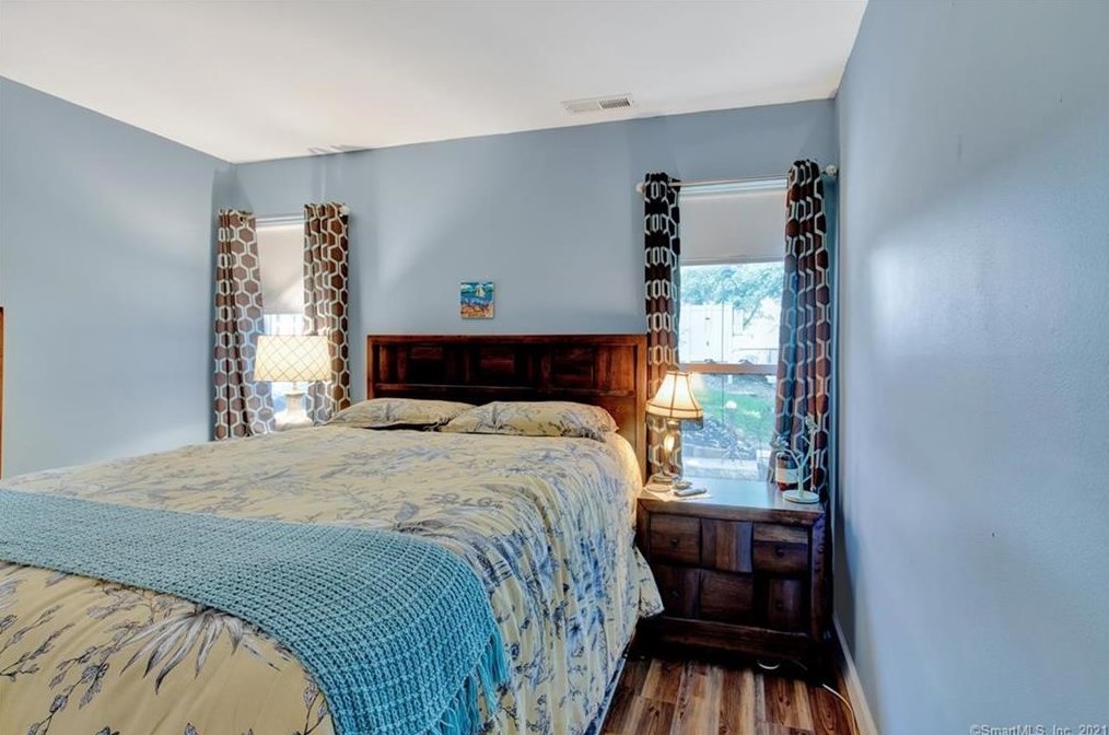 31 Glenview Dr, Cromwell CT  06416-2575 exterior
