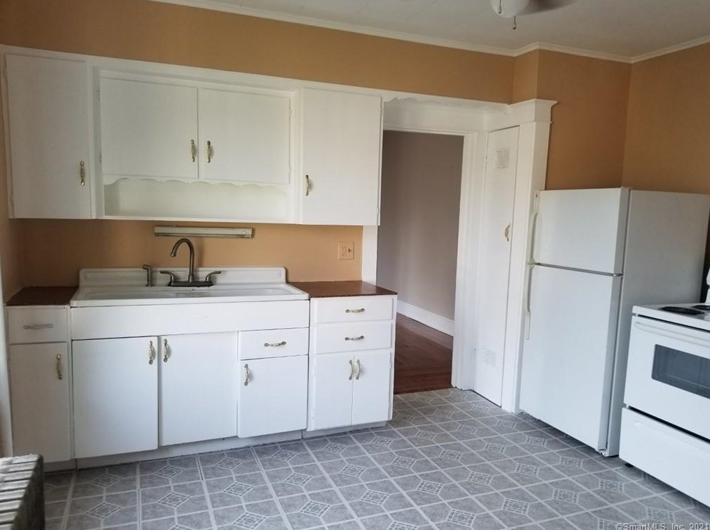 76 Pearl St, Meriden CT  06450-4507 exterior