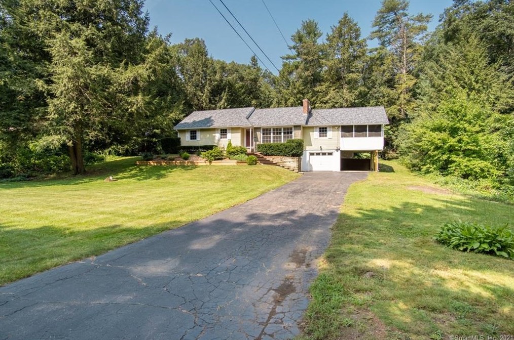 15 Stardust Dr, Granby, CT 06035
