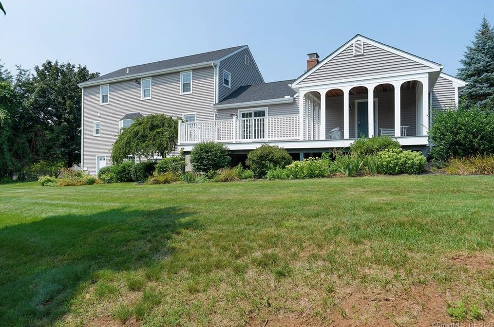 4 Guernsey Ln, Wallingford CT  06492-5302 exterior