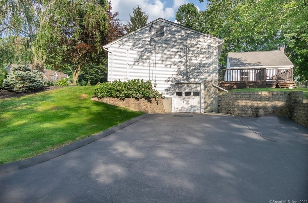61 Sunset Dr, Meriden, CT 06451-6233