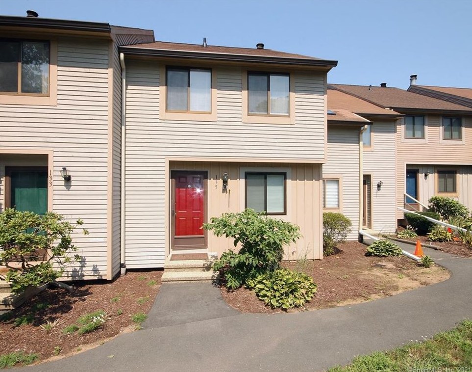 135 Greenwoods Ln #135, East Windsor, CT 06088