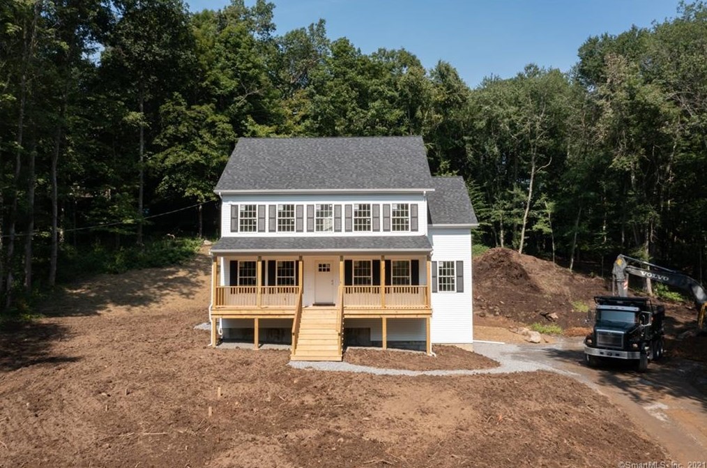 16 Jo Mar Dr, Sandy Hook, CT 06482-1210