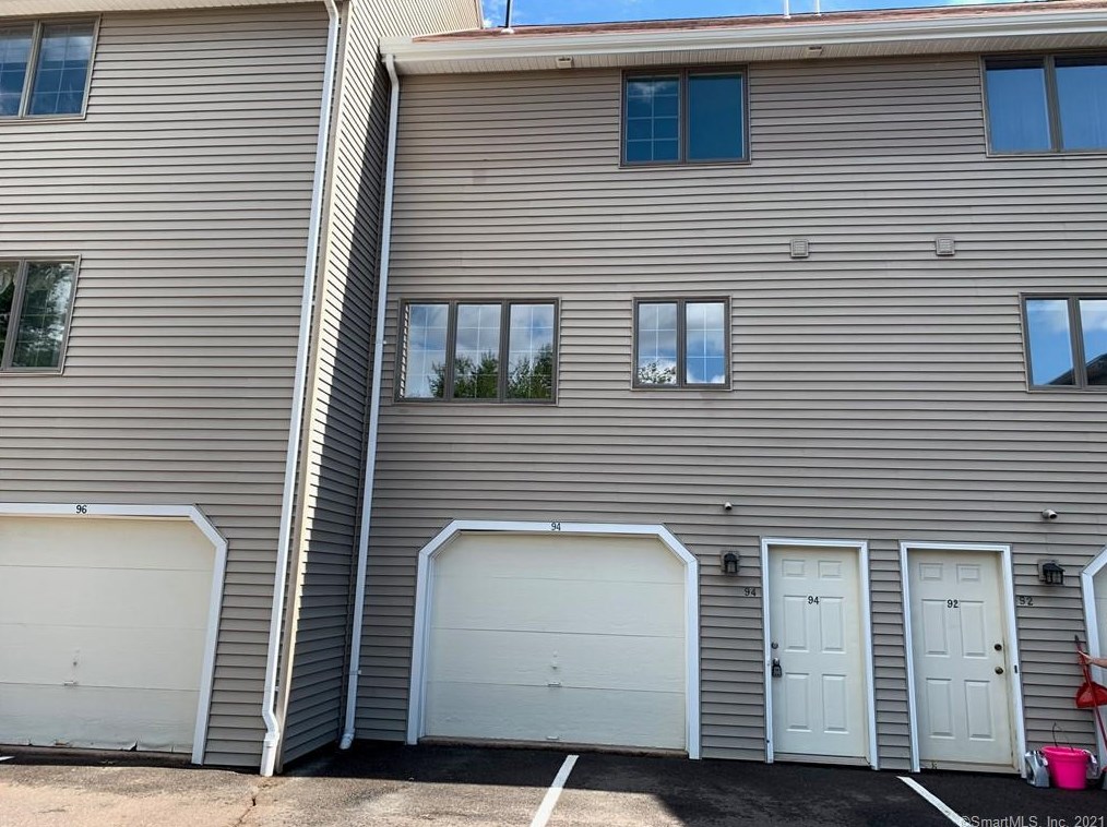 94 Woodcock Ct #94, Windsor Locks, CT 06096