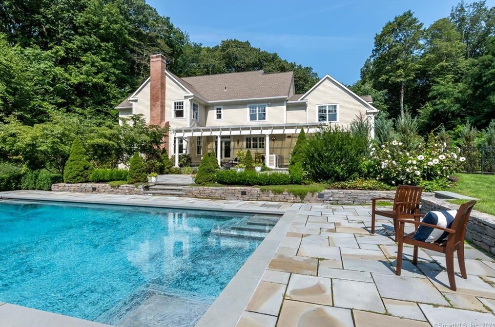 596 Deercliff Rd, Avon, CT 06001