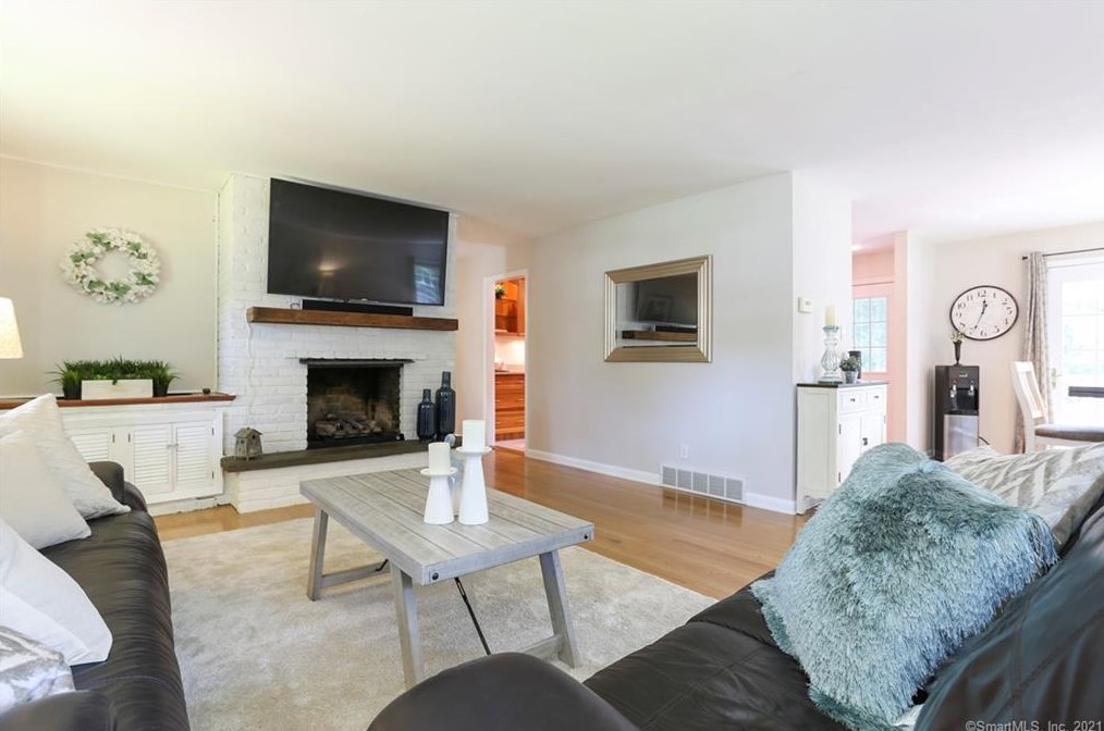 17 Birch Rise Dr, Newtown CT  06470-2005 exterior