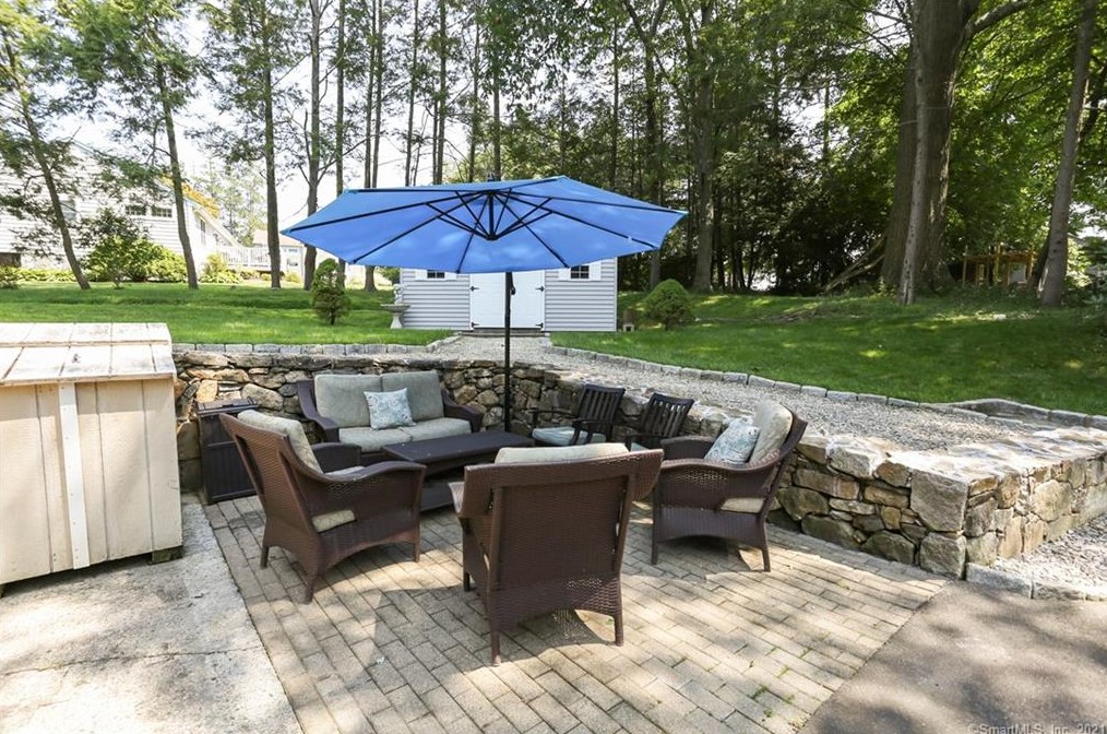 17 Birch Rise Dr, Newtown CT  06470-2005 exterior