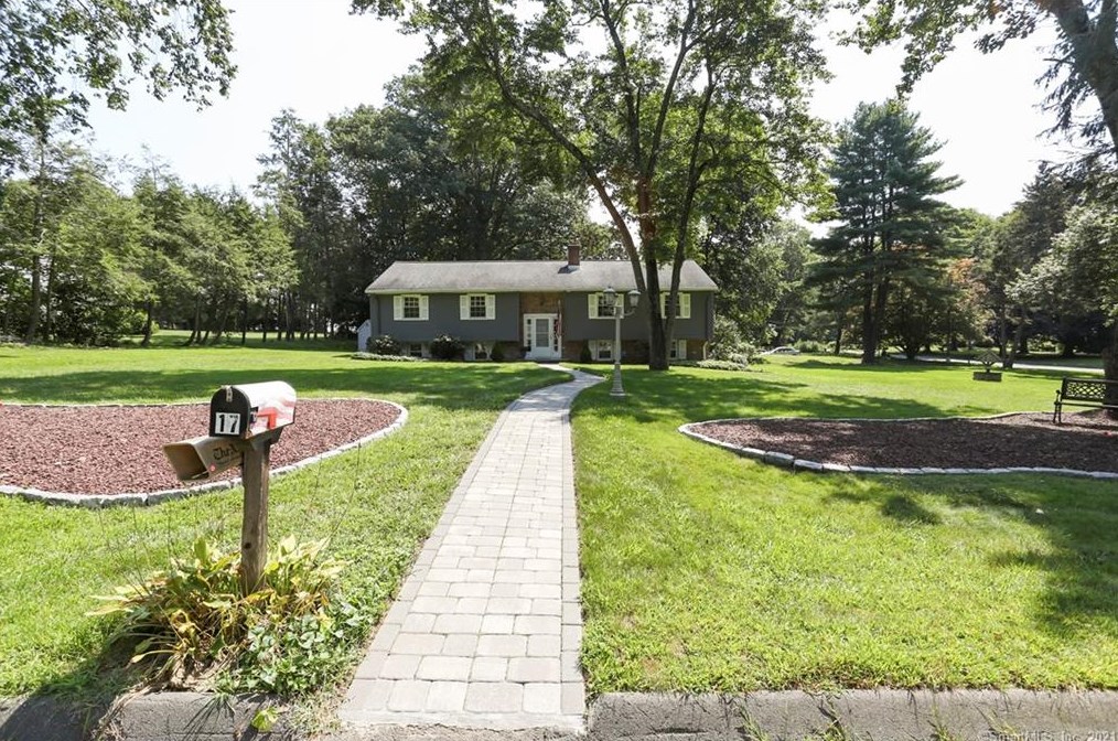 17 Birch Rise Dr, Newtown, CT 06470