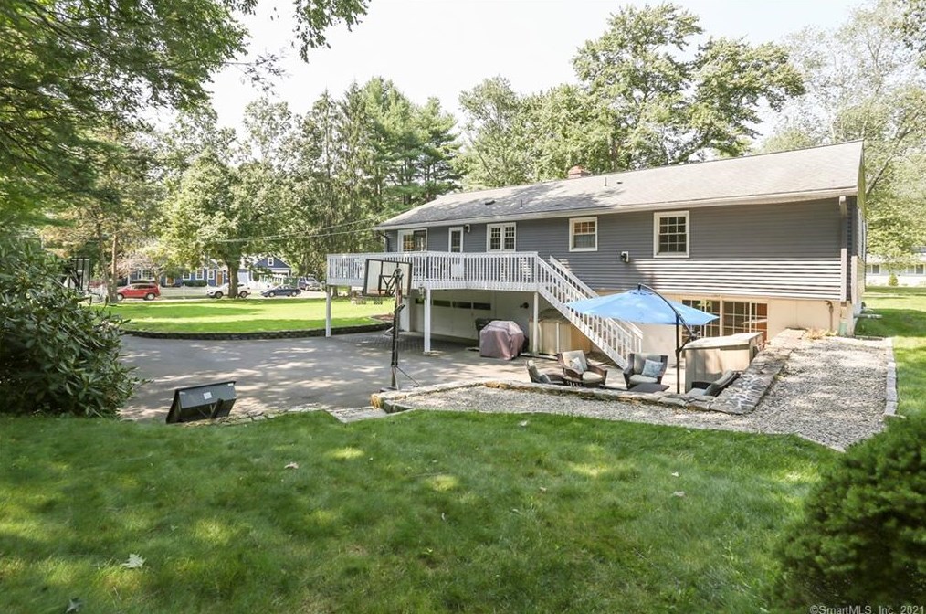17 Birch Rise Dr, Newtown CT  06470-2005 exterior