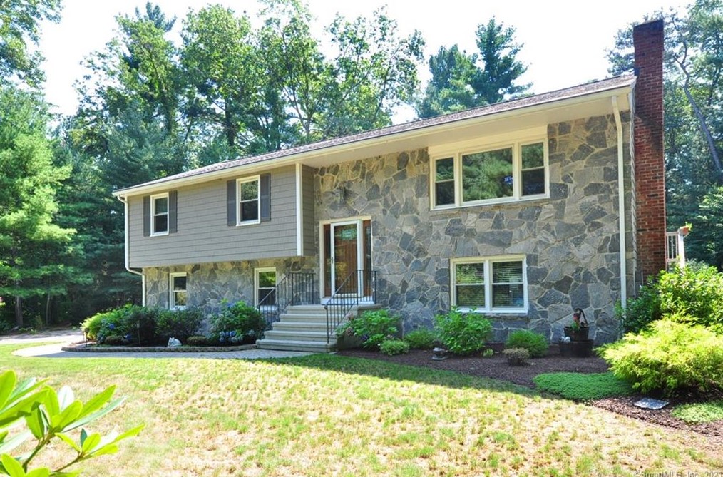 9 Winhart Dr, Granby, CT 06035