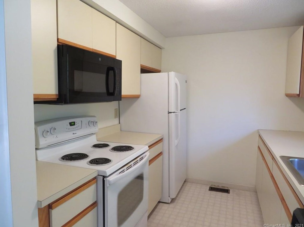 12 W Meadow Ln #3, Middletown, CT 06457