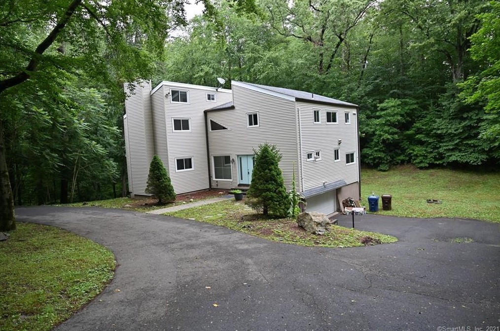 59 Ledgewood Dr, North Branford, CT 06471