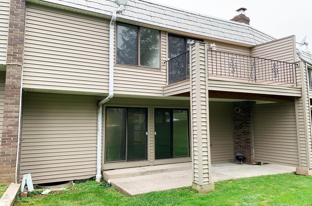 10 Dogwood Ct, Cromwell CT  06416-1717 exterior