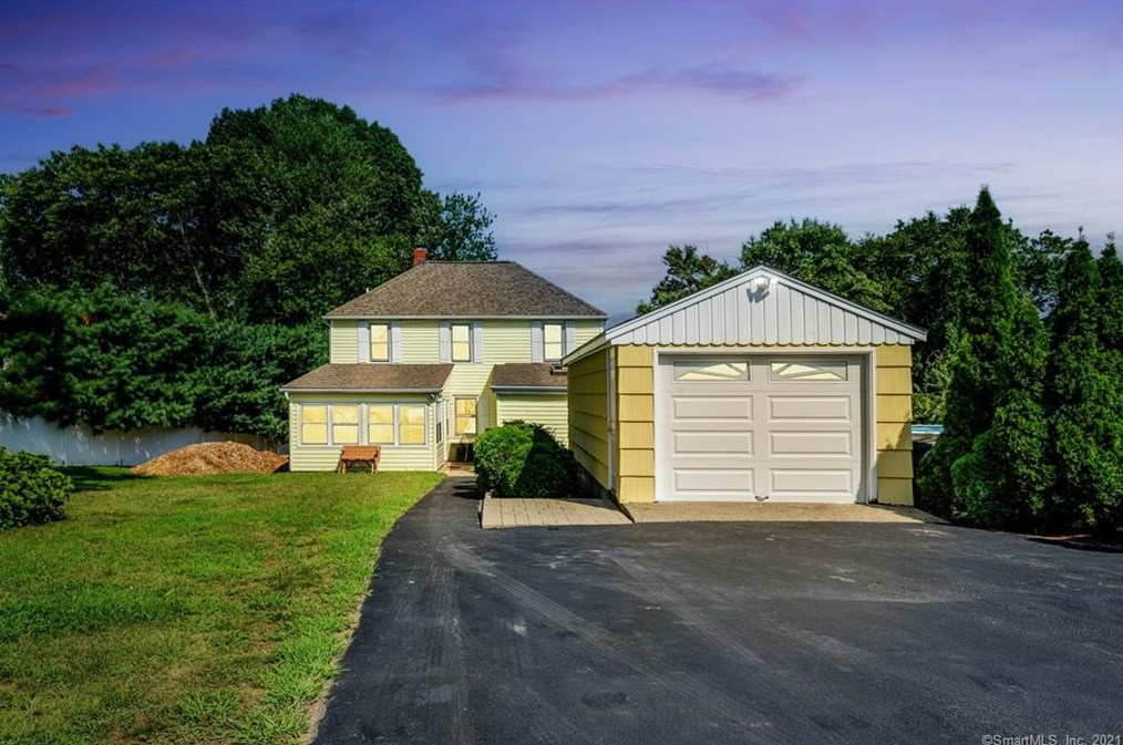 35 Wentworth St, Milford, CT 06461