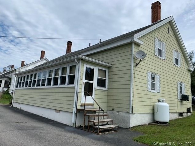 23-25 North Chestnut St, Wauregan, CT 06387