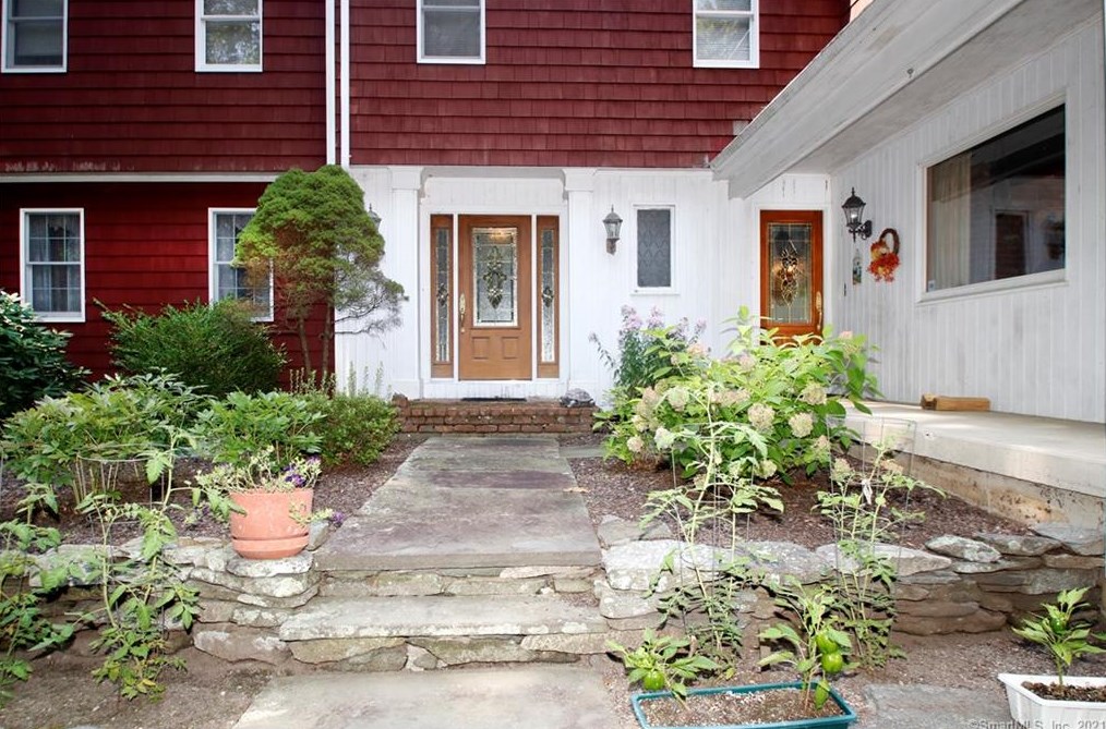 3 Blanches Walk, Newtown, CT 06470-1943