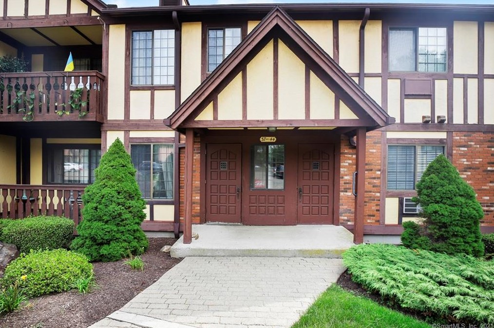 43 Canterbury Rd #43, Bridgeport, CT 06606