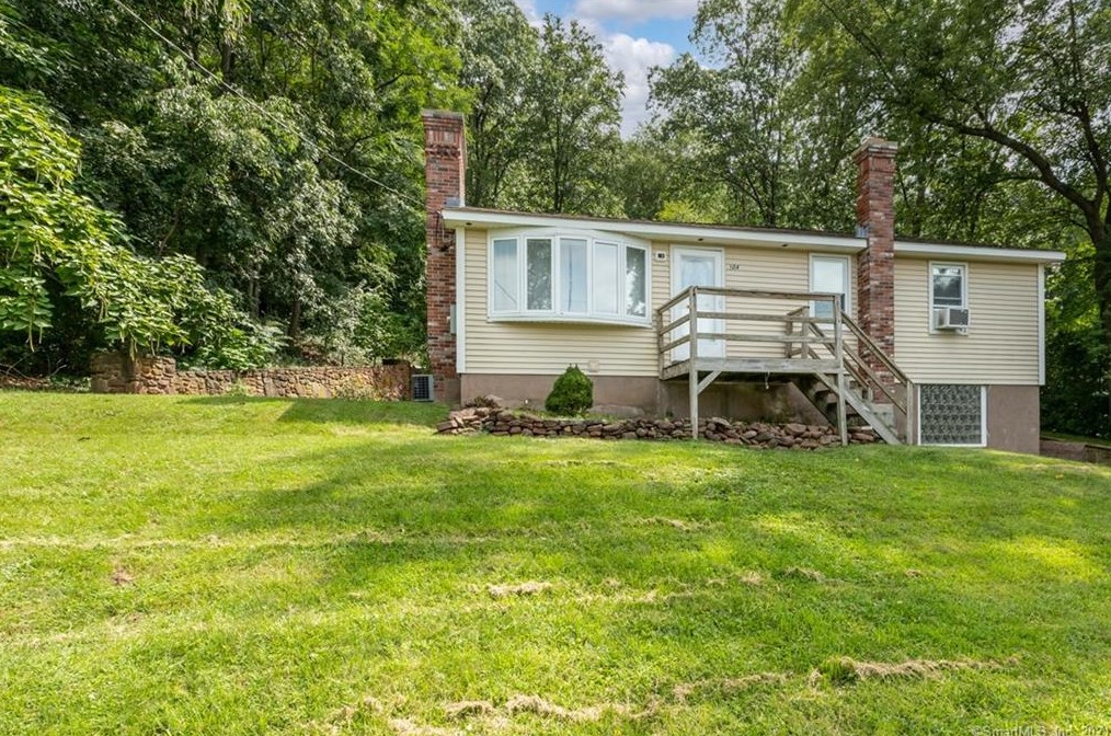 104 Ellington Ave, Ellington, CT 06029