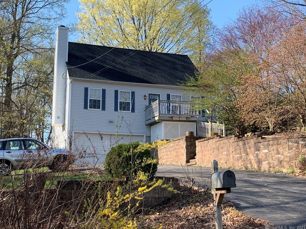 160 Wooster St, Huntington, CT 06484
