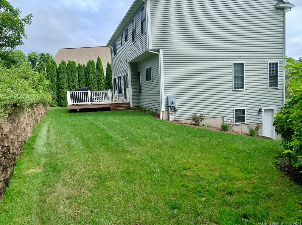 26 Freedom Way, Huntington CT  06484-5374 exterior
