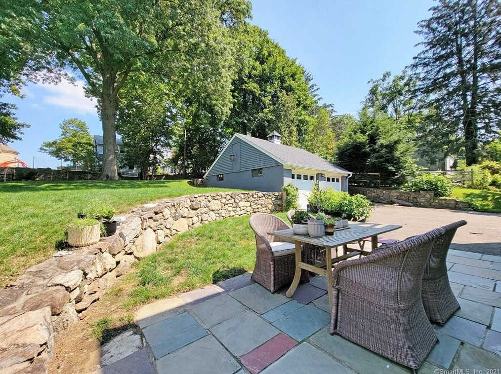 55 Jefferson Ave, Danbury, CT 06810 exterior