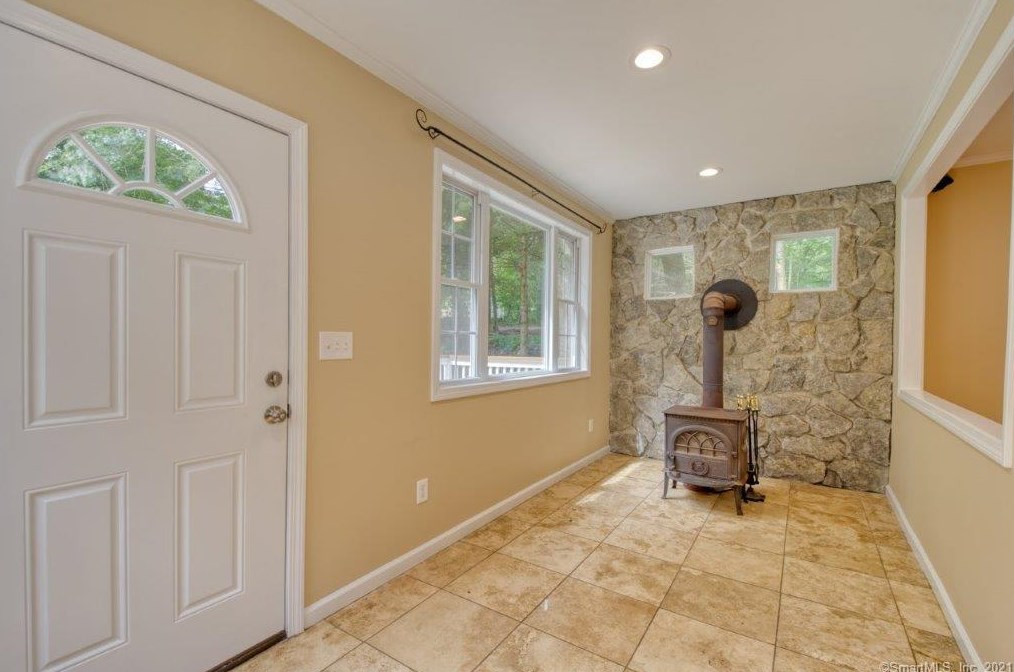 38 Knoll Rd, Moodus, CT 06469